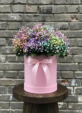 Цветочная композиция из Гипсофила и Розы в шляпной коробке в Жарковском