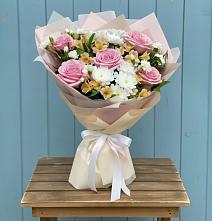 Букет цветов из:  Гвоздики, Орхидеи и Розы в Жарковском