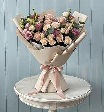 Букет цветов из:  Розы и Лизиантусы в Жарковском