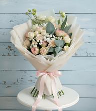 Букет цветов из:  Розы и Лизиантусы в Жарковском