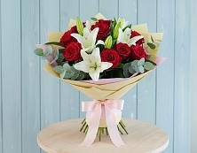 Букет цветов из:  Лилии и Розы в Жарковском