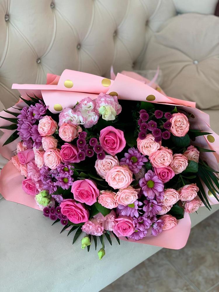 Букет цветов из: Хризантемы, Розы и Лизиантусы в Жарковском