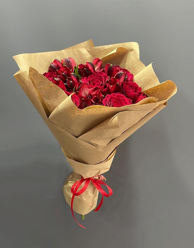 Букет цветов из: Альстромерии и Розы в Жарковском