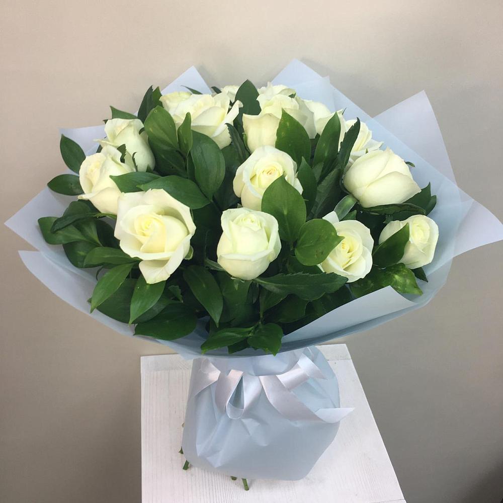 Букет 15 Белых роз Проуд в Жарковском