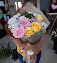 Букет цветов из:  Герберы, Розы и Хризантемы в Жарковском