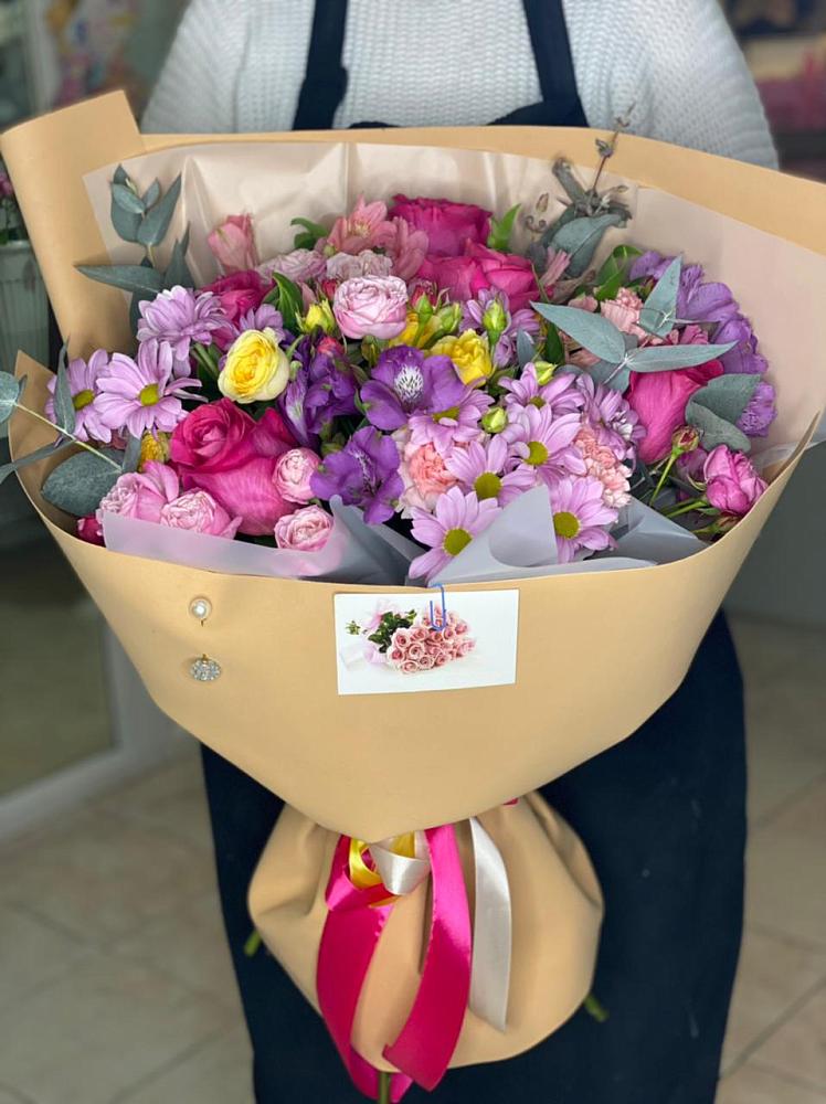 Букет цветов из: Хризантемы, Гвоздики и Альстромерии в Жарковском