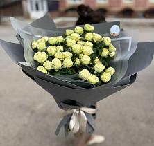 Букет Белые кустовые розы Солинеро в Жарковском