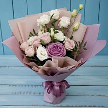 Букет цветов из:  Розы и Лизиантусы в Жарковском