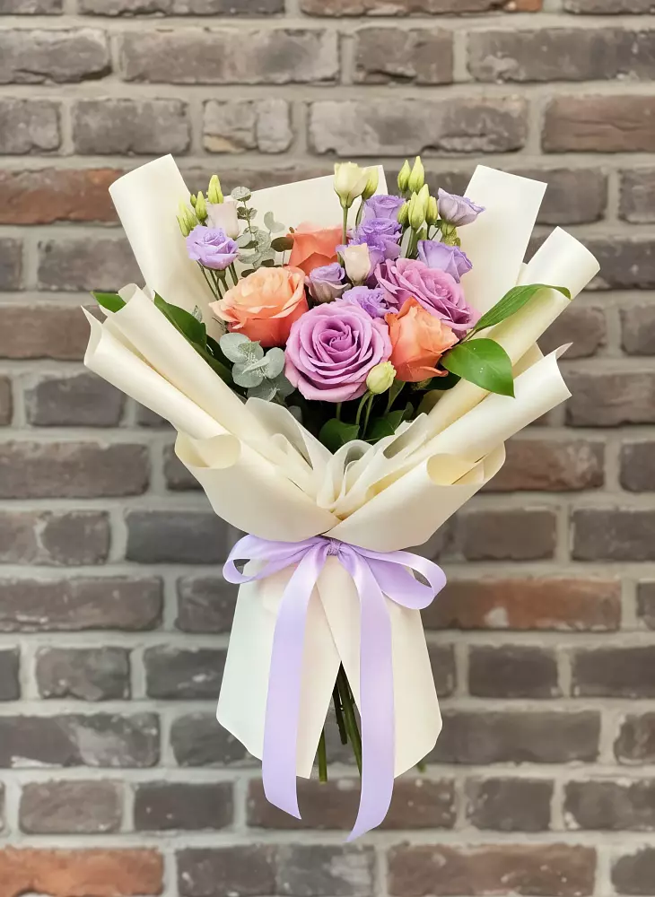 Букет цветов из: Лизиантусы и Розы в Жарковском