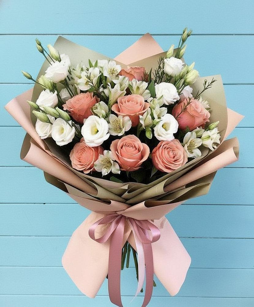 Букет цветов из: Розы, Альстромерии и Лизиантусы в Жарковском