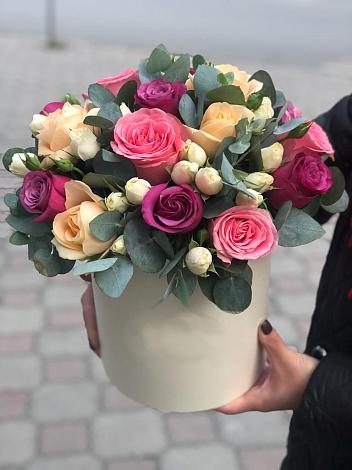 Цветочная композиция из Розы в шляпной коробке в Жарковском