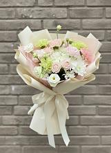 Букет цветов из:  Гвоздики, Розы, Лизиантусы и Хризантемы в Жарковском