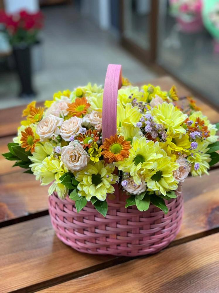 Цветочная композиция из Хризантемы и Розы в корзине в Жарковском