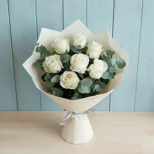Букет Белые розы в Эвкалипте в Жарковском