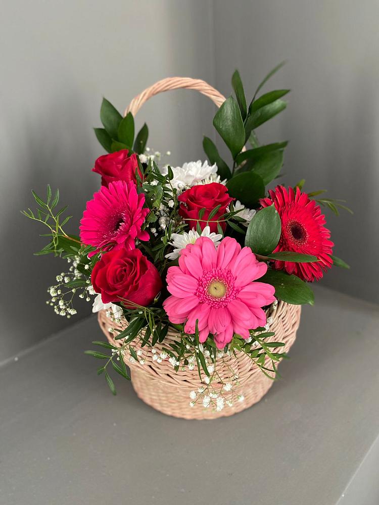 Цветочная композиция из Розы, Хризантемы и Герберы в корзине в Жарковском