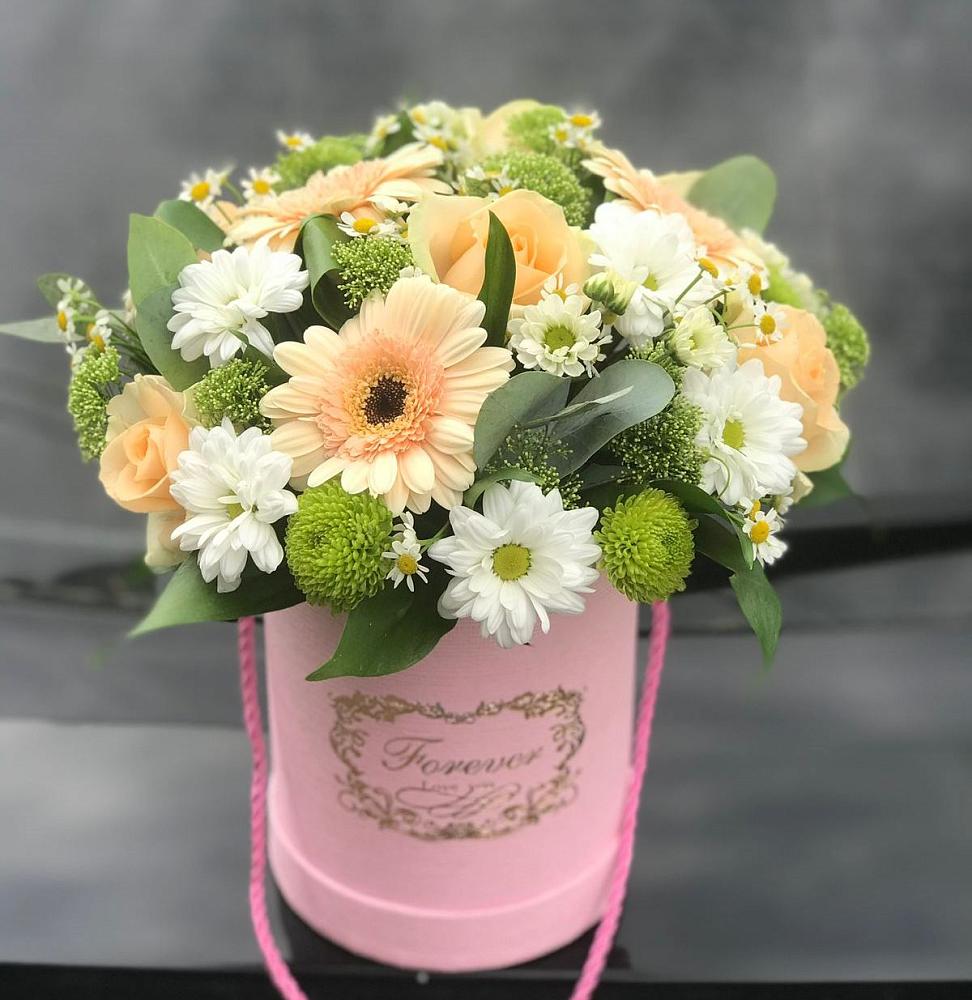 Цветочная композиция из Розы, Герберы и Хризантемы в шляпной коробке в Жарковском