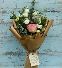 Букет цветов из:  Розы и Лизиантусы в Жарковском