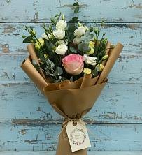 Букет цветов из:  Розы и Лизиантусы в Жарковском