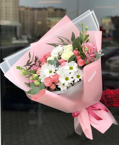 Букет цветов из: Розы, Лизиантусы и Хризантемы в Жарковском