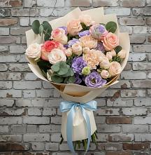 Букет цветов из:  Розы, Лизиантусы и Гвоздики в Жарковском