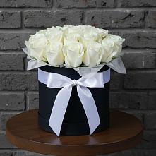 Цветочная композиция из Розы в шляпной коробке в Жарковском