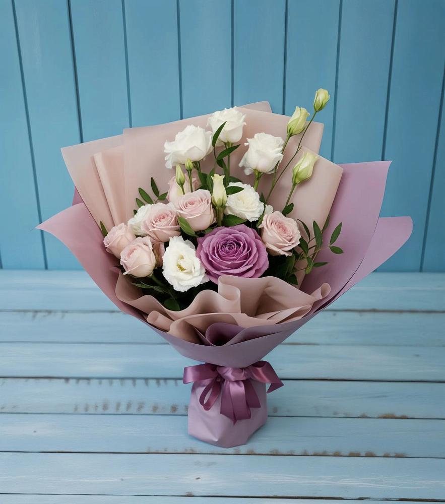 Букет цветов из: Розы и Лизиантусы в Жарковском